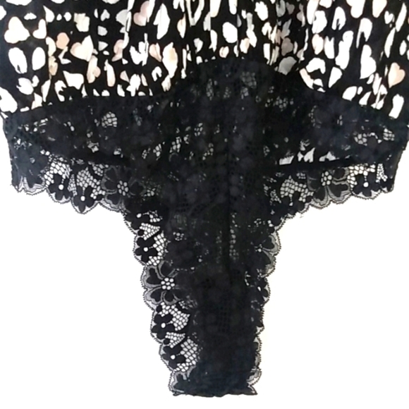 INTIMATELY FREE PEOPLE BARE IT ALL V-NECK LACE PANTY BODYSUIT SIZE MEDIUM NWT - Picture 5 of 8